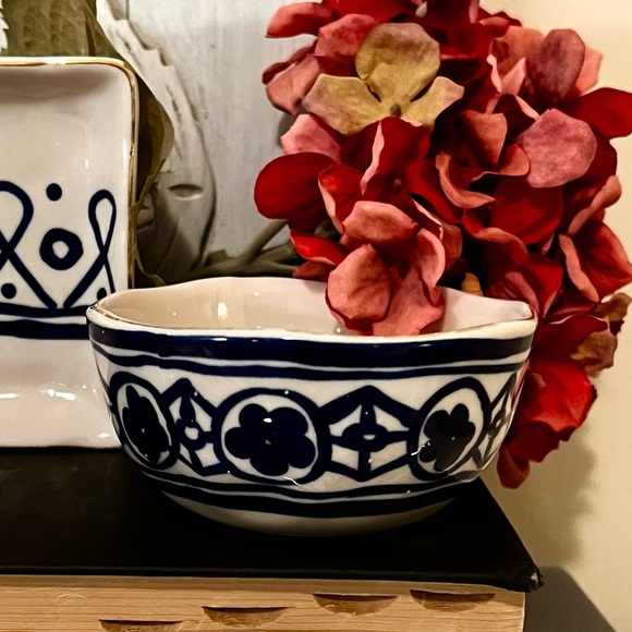 Cottage Style Blue, White, Gold Pottery Set: Olive Boat, Jewelry Dish & Bowl - Picture 4 of 5